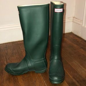 Hunter rain boots size us 8M/9F hunter green